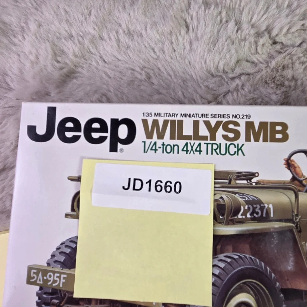 Tamiya 35219 1/35 Jeep Willys MB WWII Military Model Kit